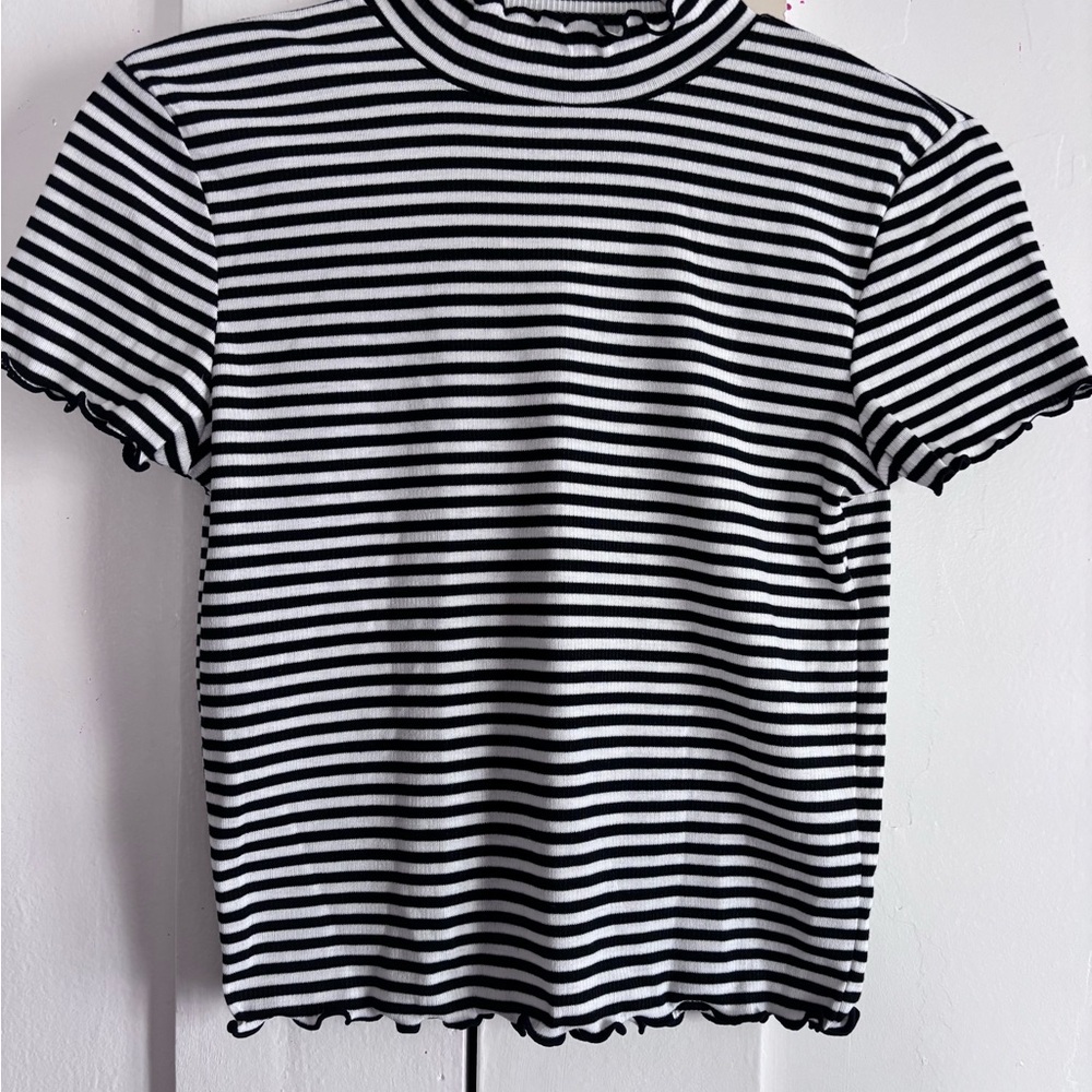 Forever 21 Black and White Striped Women's Tee